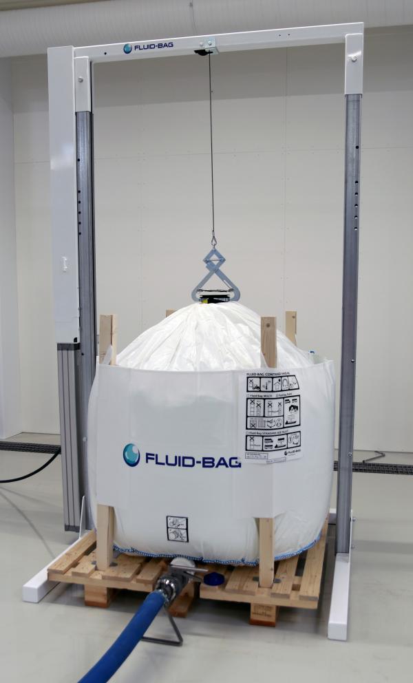 Fluid Bag FLEXI with aseptic valve in Stretching Station3